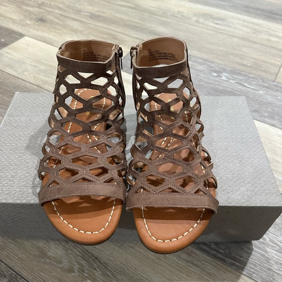 Maurice’s Gladiator sandals NIB - Picture 2 of 7